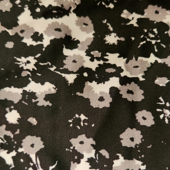 UV Skinz Women's UPF 50+ Long Swim Shorts Size 4XL Blk/Wht Floral. - Picture 5 of 9